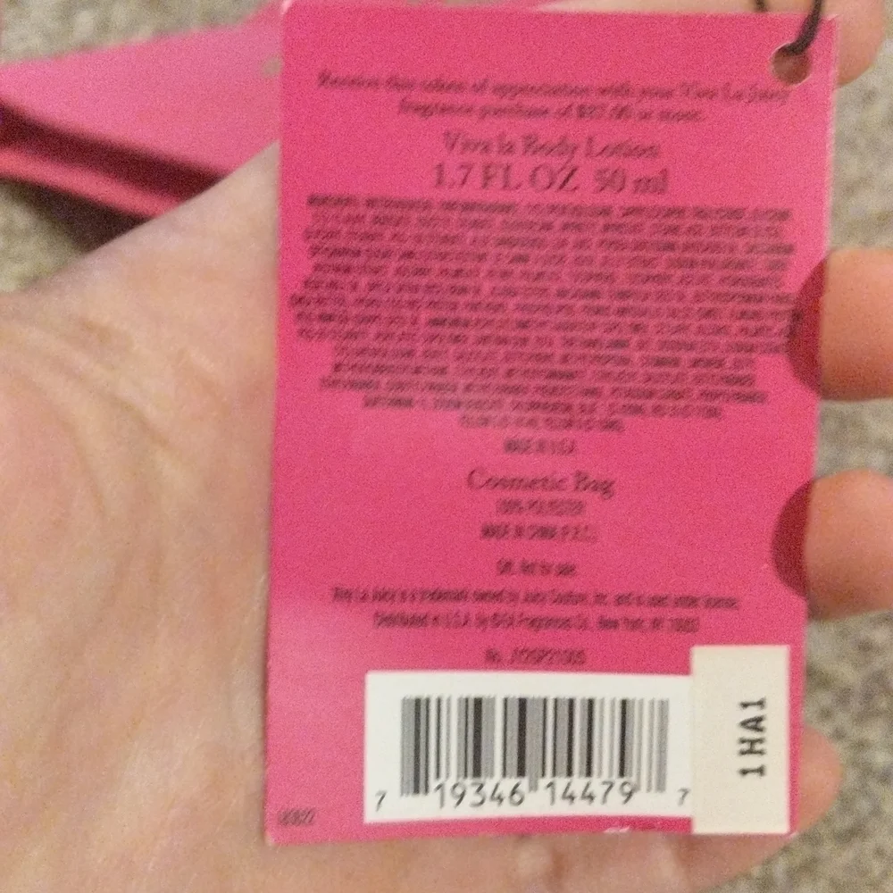 $2 w/bundle NWT Viva la juicy small cosmetic bag